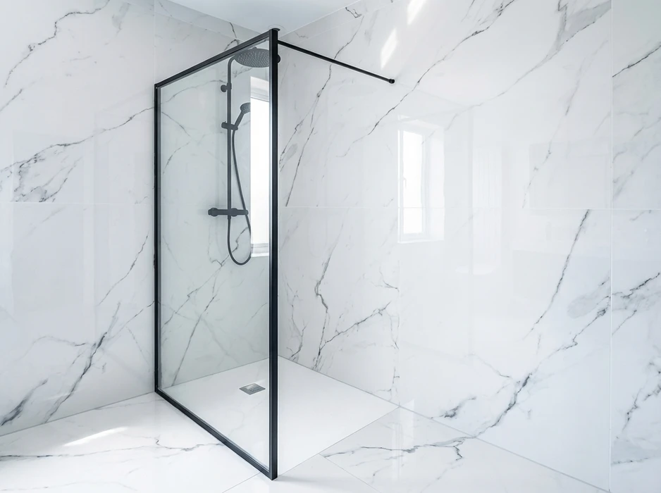Salle de bain moderne avec douche à l'italienne